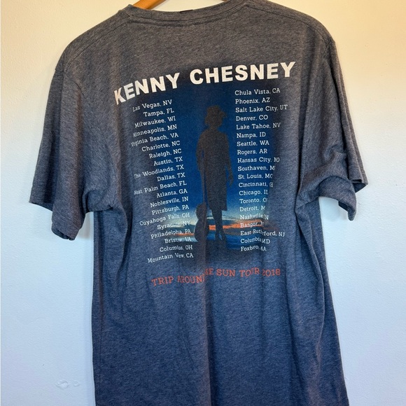 Kenny Chesney 2018 Trip Around The Sun Tour Tee-Shirt - Picture 2 of 4